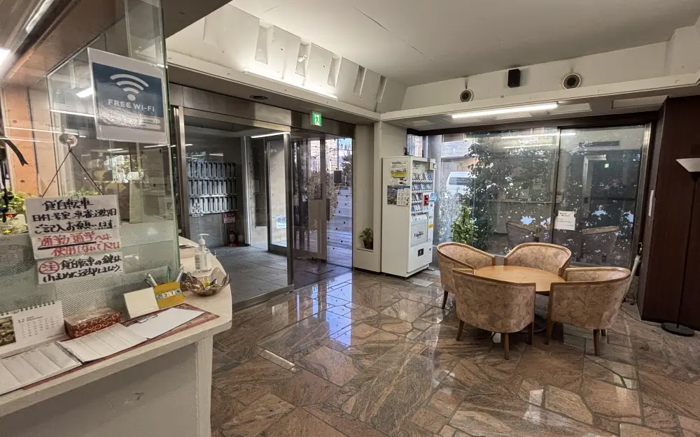 ミールズ新大阪-１階